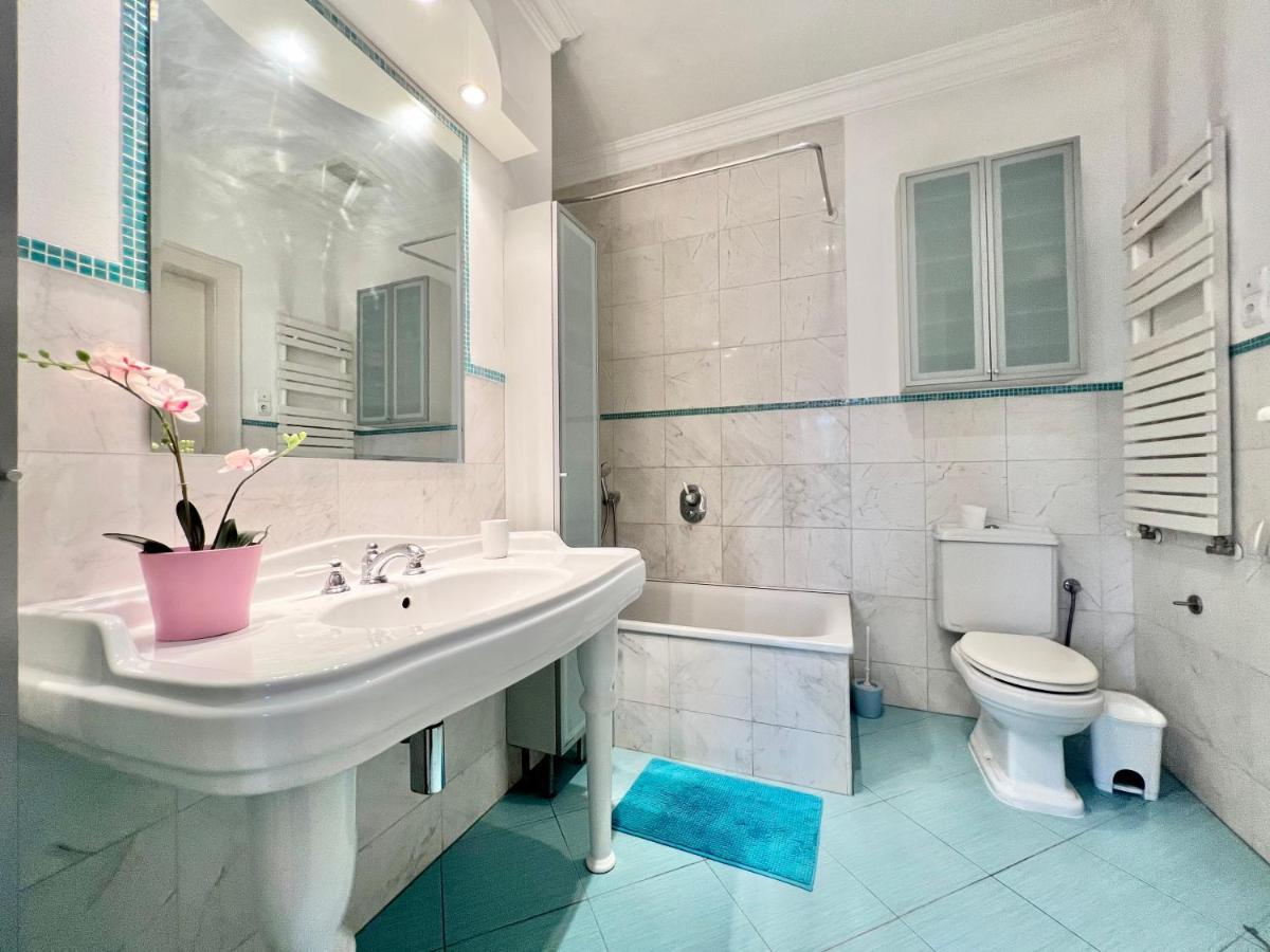 Exclusive Colourful Flat In The City Budapest Exteriör bild